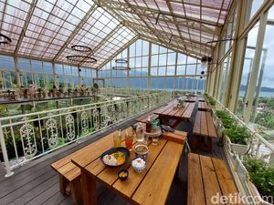 Hits di Tabanan, Resto dengan View Danau Ala Istana Negeri Dongeng Hits di Tabanan, Resto dengan View Danau Ala Istana Negeri Dongeng