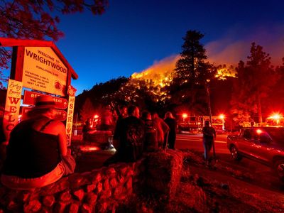 Saat Kebakaran Hutan di California Jadi Tontonan Warga