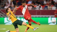 Peru juga cukup mengancam Australia lewat sejumlah peluang, tapi upayanya juga belum berbuah gol. Skor 0-0 menutup babak pertama.