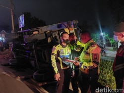 Truk Muat Tebu Terguling Tewaskan 4 Orang gegara Kelebihan Muatan