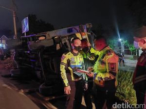 Truk Muat Tebu Terguling Tewaskan 4 Orang gegara Kelebihan Muatan Truk Muat Tebu Terguling Tewaskan 4 Orang gegara Kelebihan Muatan