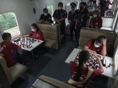 Asik, Lomba Catur Ini Digelar di Kereta Api Cilacap-Semarang