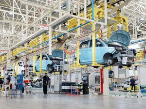 Tidak Hanya Tesla, China Juga Punya Mobil Listrik, Lihat Nih Pabriknya