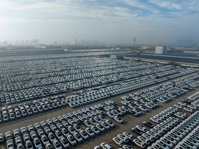 Penampakan Parkiran Mobil di China yang Tampung Ratusan Mobil