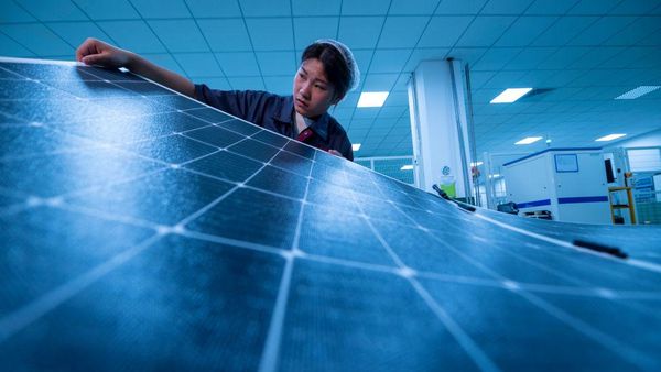Intip Pembuatan Panel Surya Made in China