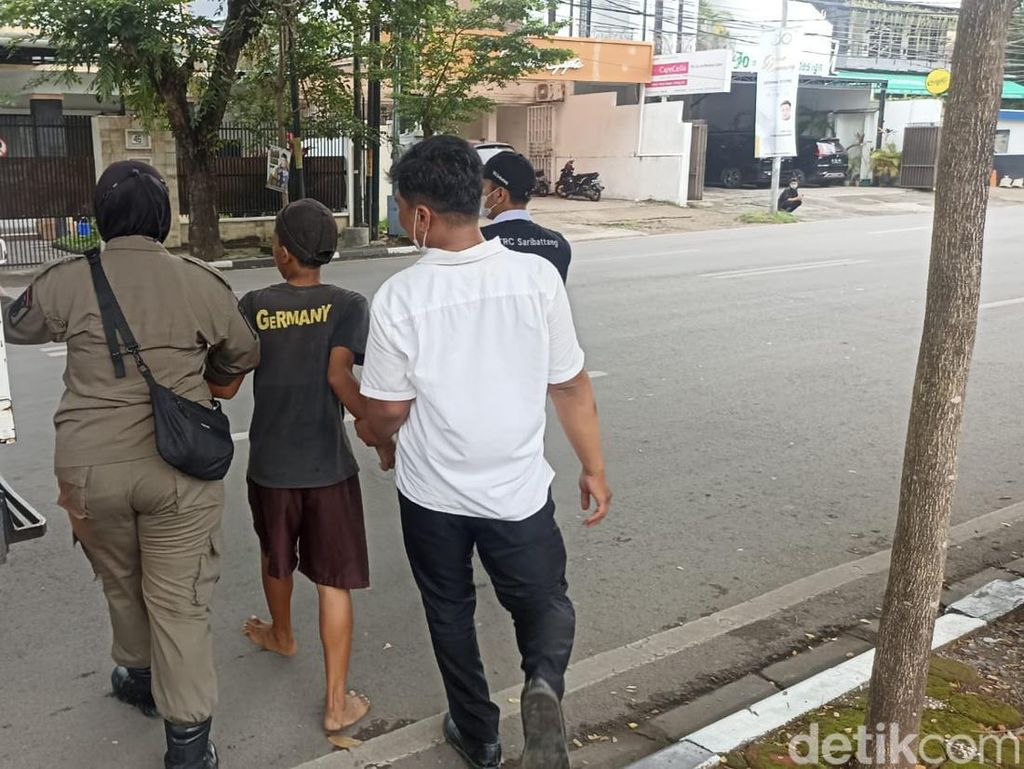 8 Anjal dan Gepeng Terjaring Razia di Makassar, Anak Berontak-Nangis Histeris
