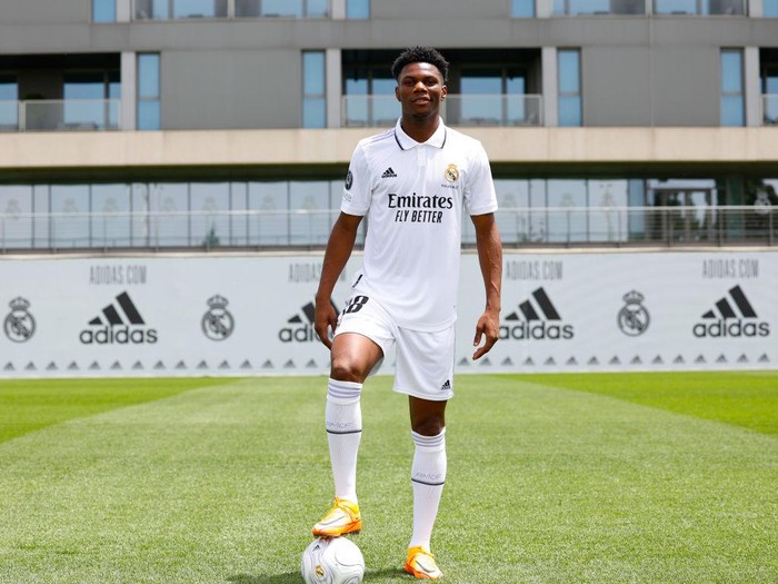 MADRID, SPAIN - JUNE 14: Aurélien Tchouaméni of Real Madrid during his official presentation at Estadio Santiago Bernabeu on June 14, 2022 in Madrid, Spain. (Photo by Helios de la Rubia/Real Madrid via Getty Images)