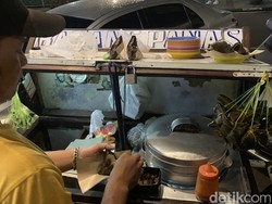 Menikmati Kuliner Malam Bacang Panas Braga yang Tersohor