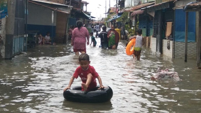 Pemukiman warga di Kecamatan Medan Belawan diterjang banjir rob. (Foto: Istimewa)