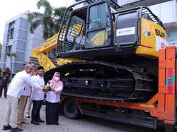 Bank Jatim Bantu Pemkab Gresik 1 Unit Excavator untuk Normalisasi Kali Lamong