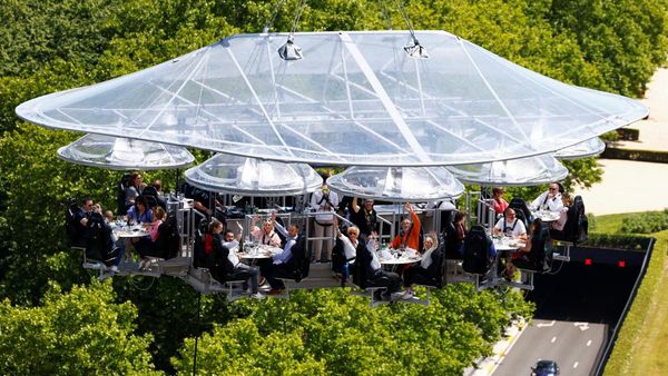 Bukan di Jakarta, Resto Melayang Ini Ada di Belgia