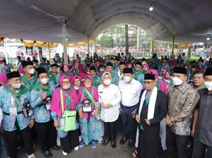 Bupati Serang Lepas 200 Jemaah Calon Haji ke Tanah Suci