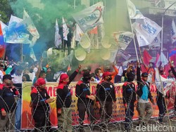 Buruh Demo di Semarang, Tuntut SK Gubernur Jateng soal UMK Dicabut