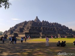 Ribuan Umat Buddha Baca Kitab Suci Tipitaka di Candi Borobudur