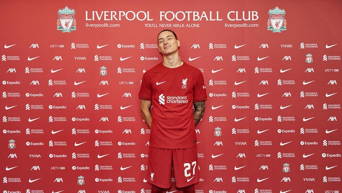 KIRKBY, ENGLAND - JUNE 14: (THE SUN OUT, THE SUN ON SUNDAY OUT) Darwin Nunez signs for Liverpool FC at AXA Training Centre on June 14, 2022 in Kirkby, England. (Photo by Nick Taylor/Liverpool FC/Liverpool FC via Getty Images)