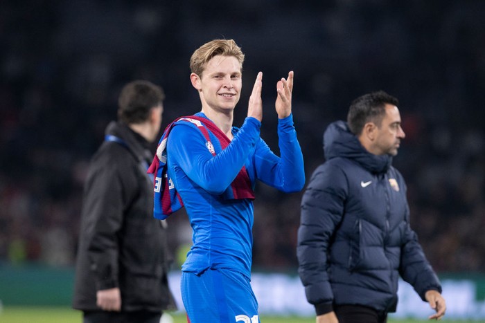 SYDNEY, AUSTRALIA - MAY 25: Frenkie de Jong of FC Barcelona thanks the crowd after the match between FC Barcelona and the A-League All Stars at Accor Stadium on May 25, 2022 in Sydney, Australia. (Photo by Steve Christo - Corbis/Corbis via Getty Images)