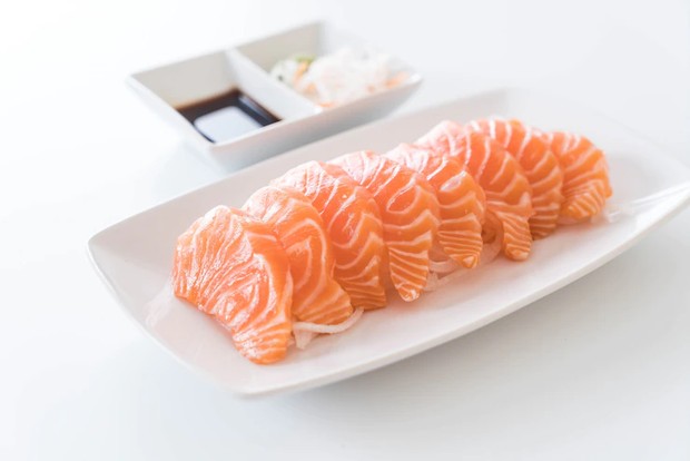 ikan salmon sashimi