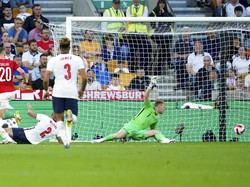 Inggris boleh mendominasi, tapi tim tamu lebih efisien dan mematikan. Kesalahan lain dari Inggris membuat Hungaria unggul 2-0 pada menit ke-70. Sallai kembali membobol gawang Ramsdale.