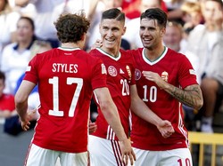 Sallai (tengah) selebrasi bersama rekan setimnya usai mencetak gol pembuka untuk timnya.