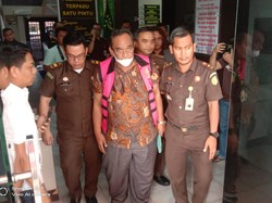 Kejari Tebo Tahan Adik Ipar Eks Gubernur Jambi