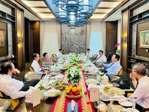 Seskab Ungkap Spesialnya Makan Siang Jokowi Bareng Ketum Parpol di Istana Seskab Ungkap Spesialnya Makan Siang Jokowi Bareng Ketum Parpol di Istana