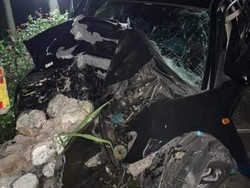 3 Orang Tewas Usai Sedan Tabrak Pembatas Jembatan-Tercium Bau Alkohol