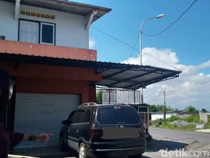 Aksi Brutal Maling Pecah Kaca Fortuner di Klaten Terekam CCTV Aksi Brutal Maling Pecah Kaca Fortuner di Klaten Terekam CCTV