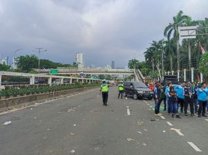 Massa Demo Buruh di DPR Bubar, Lalin Gatot Subroto Kembali Dibuka Massa Demo Buruh di DPR Bubar, Lalin Gatot Subroto Kembali Dibuka
