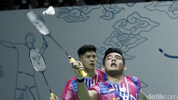 Menang Dua Gim Langsung, Pram/Yere Melangkah ke 16 Besar Pramudya Kusumawardana/Yeremia Erich Yoche Yacob Rambitan lolos ke babak 16 besar Indonesia Open 2022. Ganda putra Indonesia itu mengalahkan Ben Lane/Sean Vendy.
