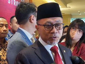 Zulhas Ngaku Bakal Diserbu Peternak Gara-gara Harga Ayam Kemurahan