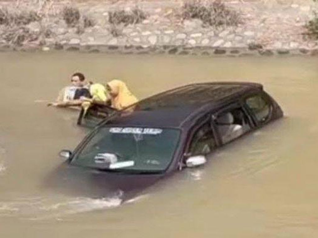 Viral Mobil Rombongan Guru di Luwu Terjun ke Sungai Usai Melayat