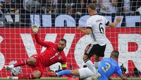 Joshua Kimmich membuka keunggulan Die Mannschaft lewat golnya di menit ke-10.