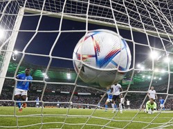 Italia membalas lewat gol Degnand Wilfried Gnonto pada menit ke-78 dan gol Bastoni pada menit injury time. Italia pada laga ini turun dengan sejumlah perubahan pada starting XI dibandingkan imbang lawan Inggris, termasuk dengan kehadiran pemain-pemain muda dan debutan.