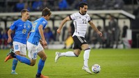 Dalam pertandingan di Borussia-Park, Mönchengladbach, Rabu (15/6) dini hari WIB, Jerman dan Italia berhadapan sebagai sesama tim yang belum terkalahkan dari tiga pertandingan di fase grup UEFA Nations League musim ini. Hal itulah yang membuat laga ini diprediksi akan berjalan sengit. Tapi Jerman justru merajelala. Keunggulan dua gol atas Italia sudah dicatatkan di paruh pertama.