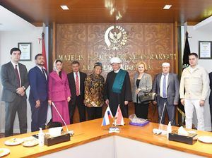 Bertemu Mufti Rusia, HNW Bahas Hubungan Negara & Kerja Sama Keagamaan
