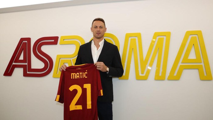 ROME, ITALY - JUNE 14:  AS Roma new signing Nemanja Matic poses with a AS Roma jersey after signing the contract at Fulvio Bernardini Sport Centre on June 14, 2022 in Rome, Italy.  (Photo by AS Roma/AS Roma via Getty Images)