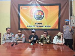 Rumahnya Dikepung Polisi, Nikita Mirzani: Kayak Teroris Gue!