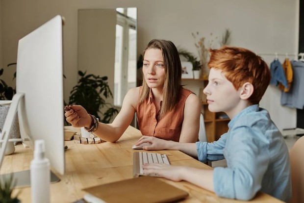 Orangtua sering membanding-bandingkan anak, kebiasaan buruk yang harus dihindari karena dapat memicu toxic family/Foto: pexels.com/Julia M Cameron