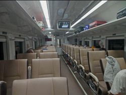 Penumpang Mengeluh Tak Ada Smoking Room di Kereta Api