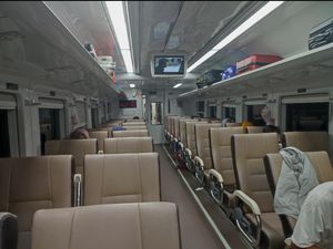 Penumpang Mengeluh Tak Ada Smoking Room di Kereta Api Penumpang Mengeluh Tak Ada Smoking Room di Kereta Api