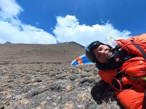 Badas! Cara Baru Turun dari Gunung Everest... dengan Paralayang Badas! Cara Baru Turun dari Gunung Everest... dengan Paralayang