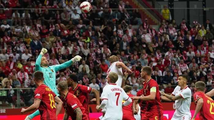 Belgiums goalkeeper Simon Mignolet makes a save during the UEFA Nations League football match Poland v Belgium in Warsaw, Poland on June 14, 2022. (Photo by JANEK SKARZYNSKI / AFP) (Photo by JANEK SKARZYNSKI/AFP via Getty Images)