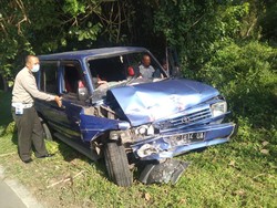 Tabrakan Mobil Kijang dengan Truk di Buleleng, 4 Orang Dilarikan ke RS