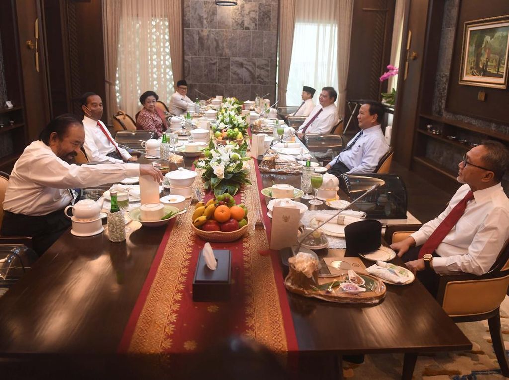 Makan Siang Spesial Jokowi dengan Ketum Parpol Sebelum Ganti Menteri