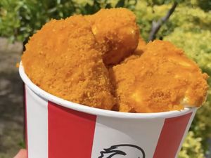 TikTokers Ini Bikin Kreasi Slime yang Sangat Mirip Makanan Sungguhan!