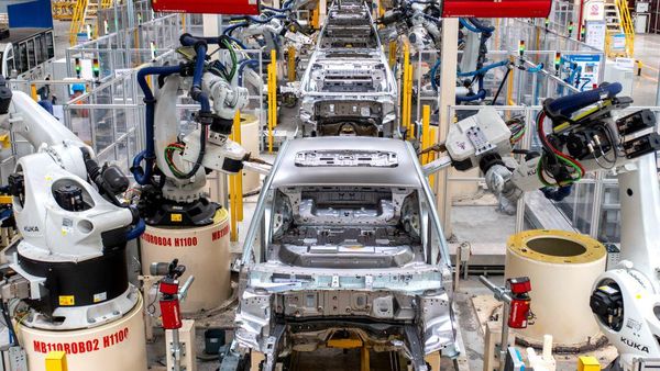 Lihat Lebih Dekat dengan Pembuatan Sedan Sport China,Geely