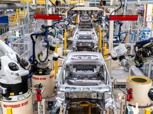 Lihat Lebih Dekat dengan Pembuatan Sedan Sport China,Geely