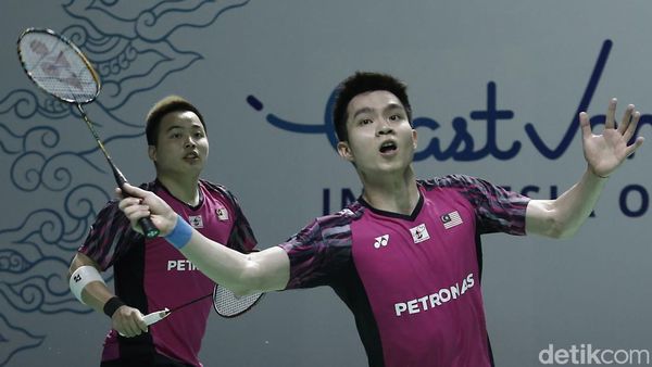 Aaron Chia/Soh Wooi Yik Sisihkan Wakil Belanda