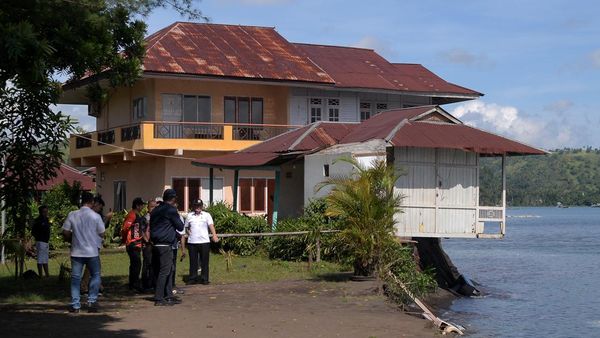 Puluhan Rumah Hanyut Gegara Abrasi Pantai Amurang, Sulut