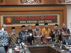 Fraksi Gerindra Jatim Kampanye Wani Mangan Daging di Tengah Wabah PMK Fraksi Gerindra Jatim Kampanye Wani Mangan Daging di Tengah Wabah PMK